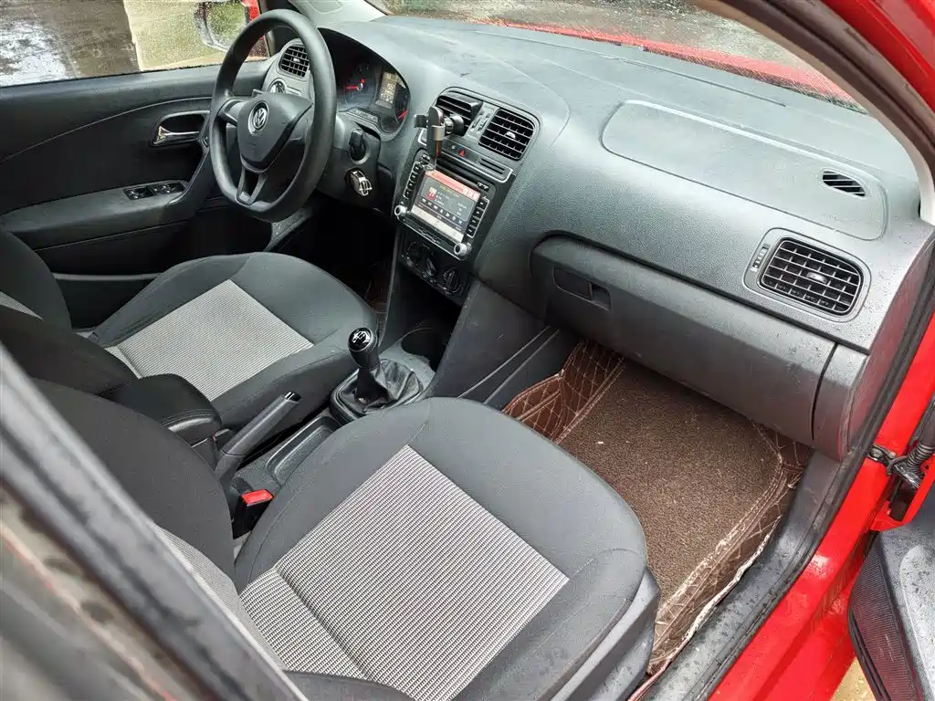 Volkswagen Polo 2016 1.4L Manual Trend фото 20