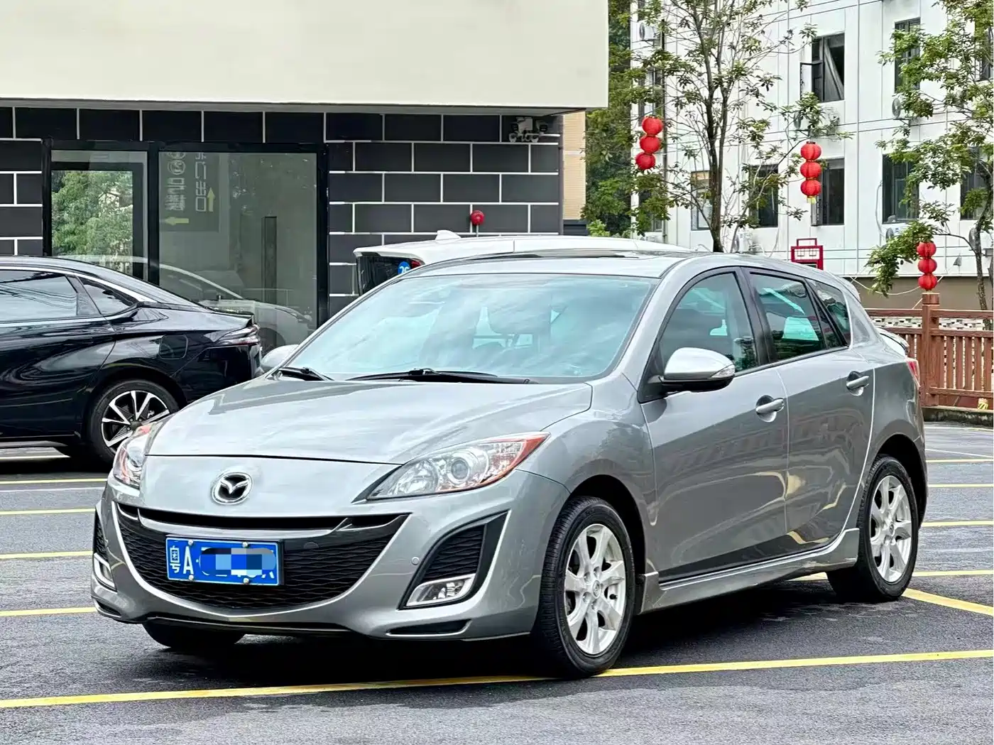 Mazda Mazda3 Axela 2013 2012 Hatchback 2.0L Automatic Luxury