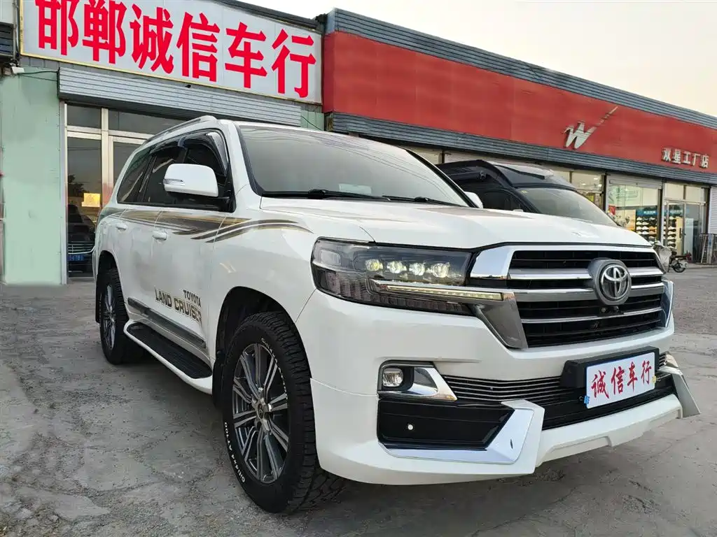 Toyota Land Cruiser (Import) фото 3