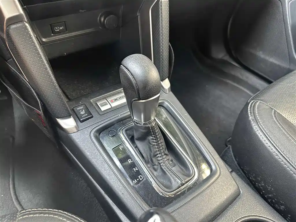 Subaru Forester 2016 2.0i Fashion Navigation Edition фото 14