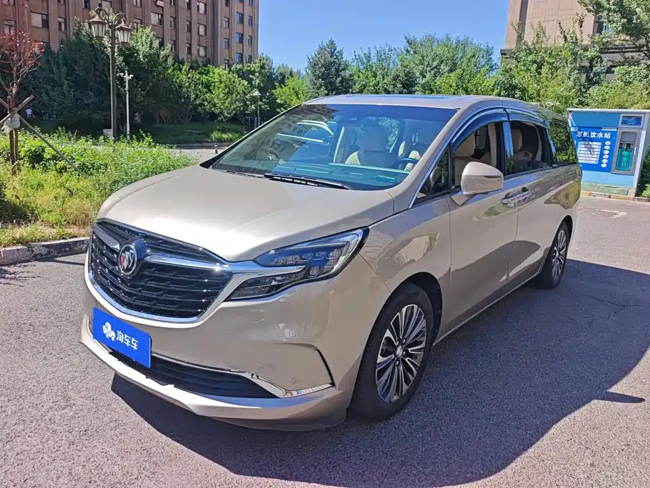 Photo 1 - Buick GL8