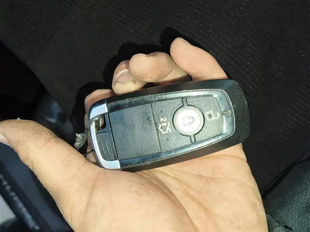 FORD TAURUS