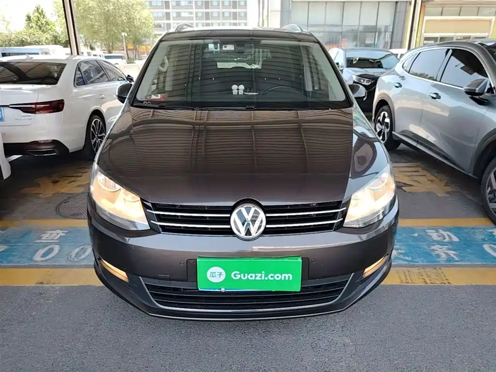 Volkswagen Sharan 2016 380TSI Comfort 7-seater фото 3