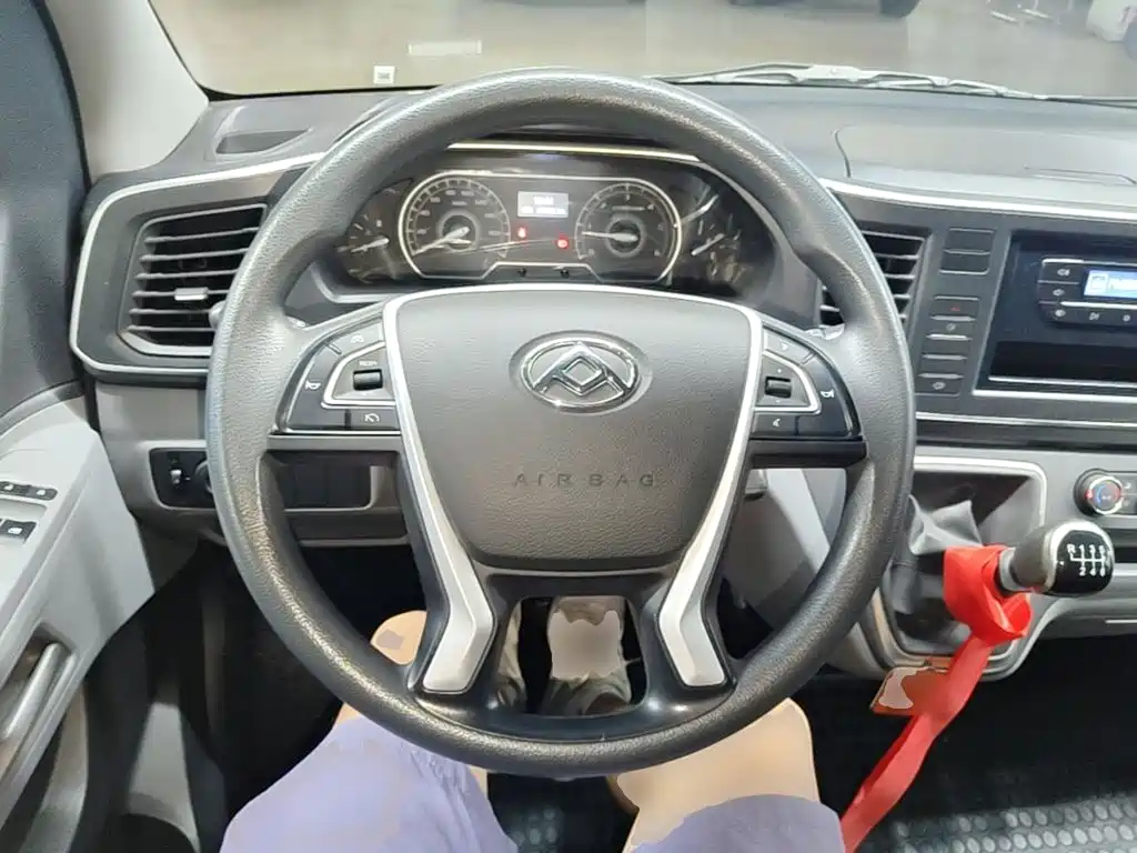 SAIC Maxus Xintu V80 2025 2025 Value Edition Aoyun 2.0T Manual Short Wheelbase Medium Roof 127Ps 5/6-seater