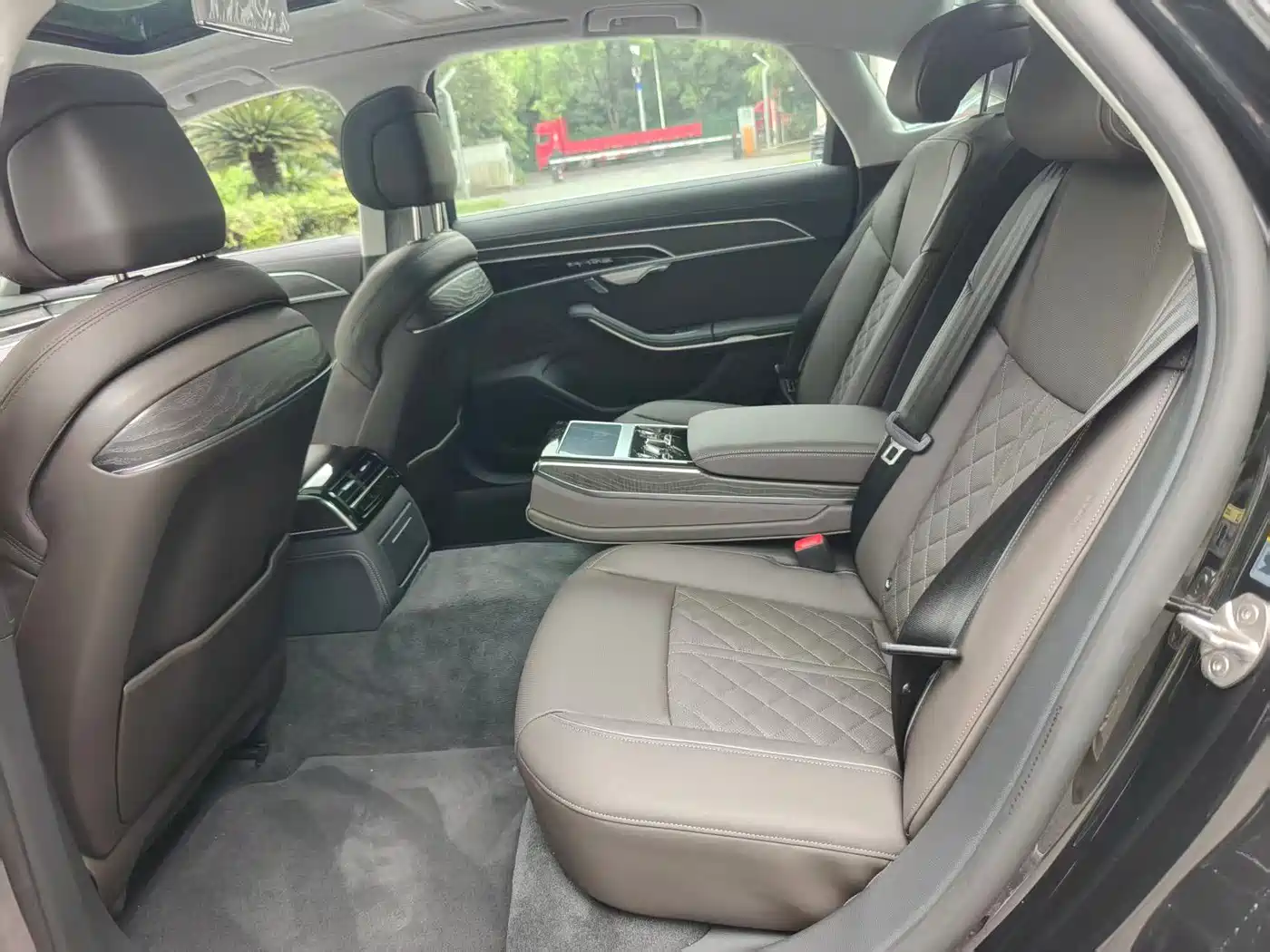 Audi A8 2025 A8L 50 TFSI quattro Exclusive Selection фото 3