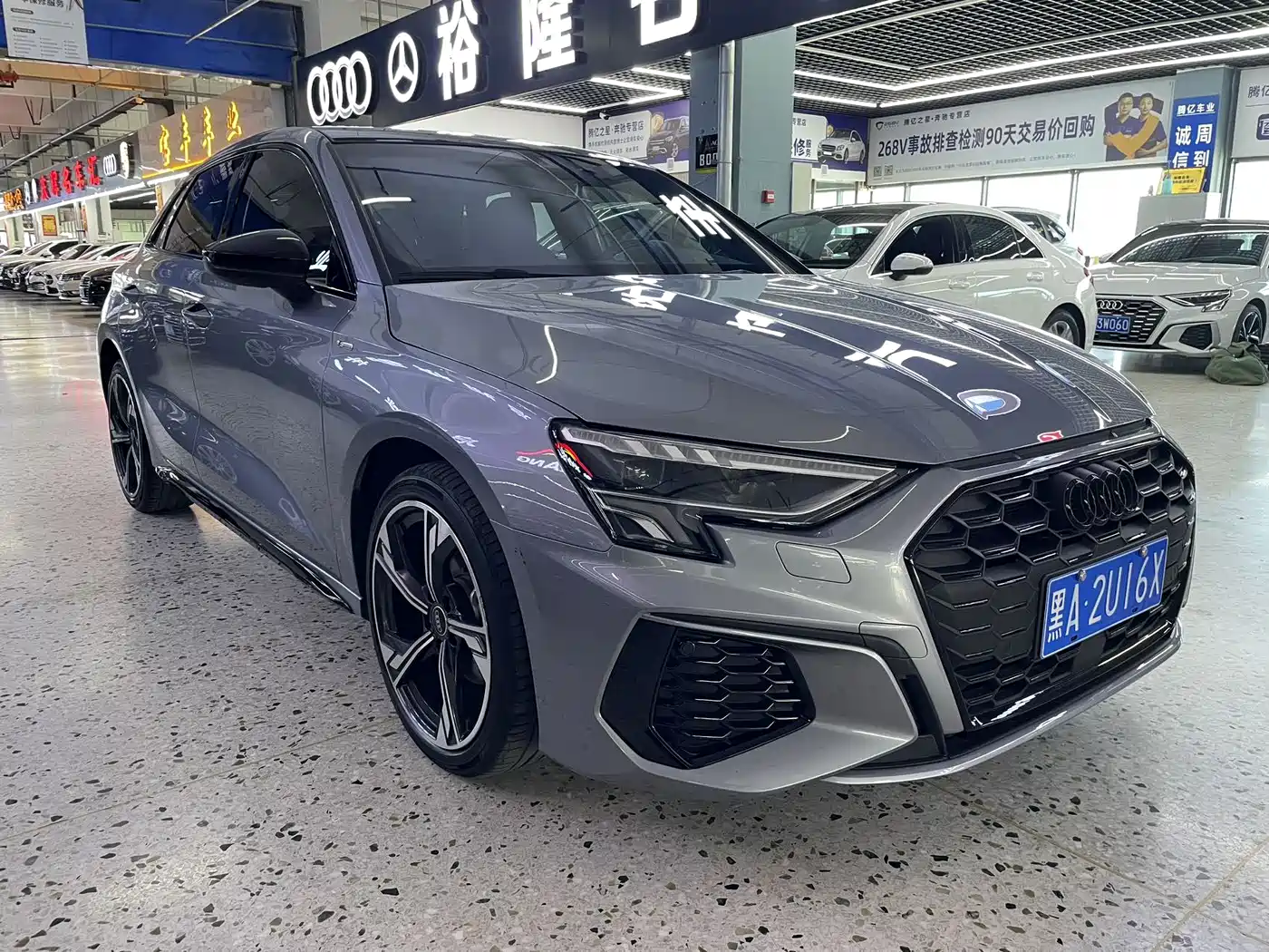 Audi A3 2023 Sportback 35 TFSI Ultimate Iridescent Edition фото 3