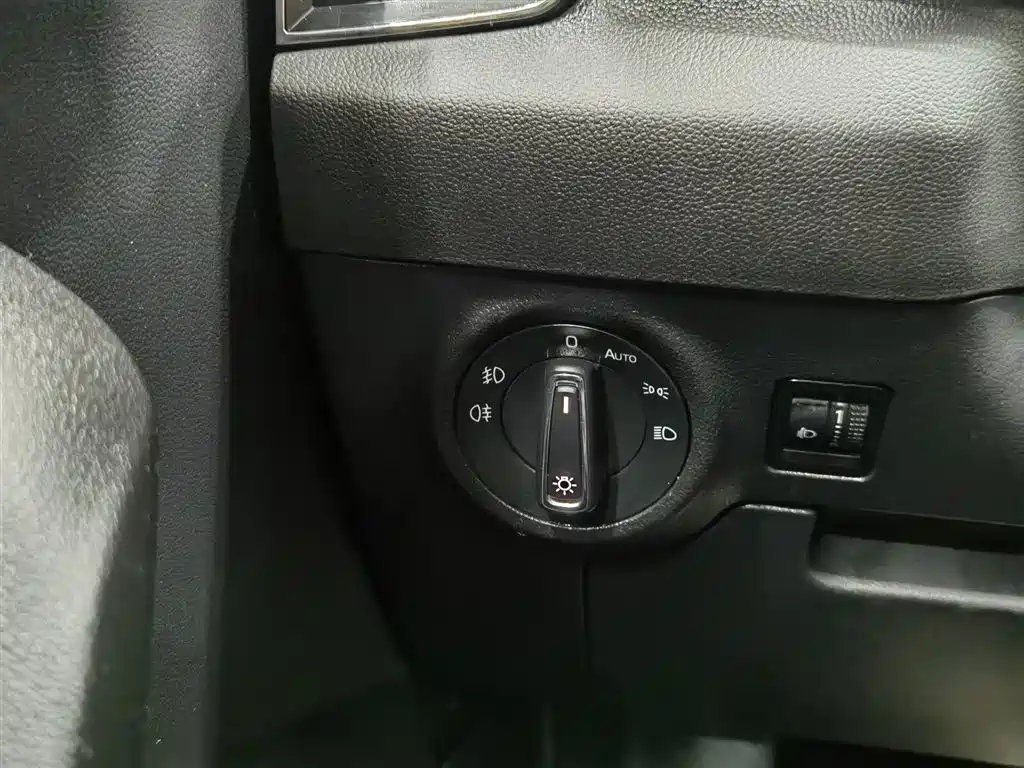 Škoda Karoq 2021 TSI280 Luxury Edition фото 21