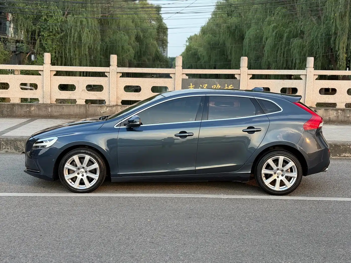 Volvo V40 2017 2017 T3 R-Design