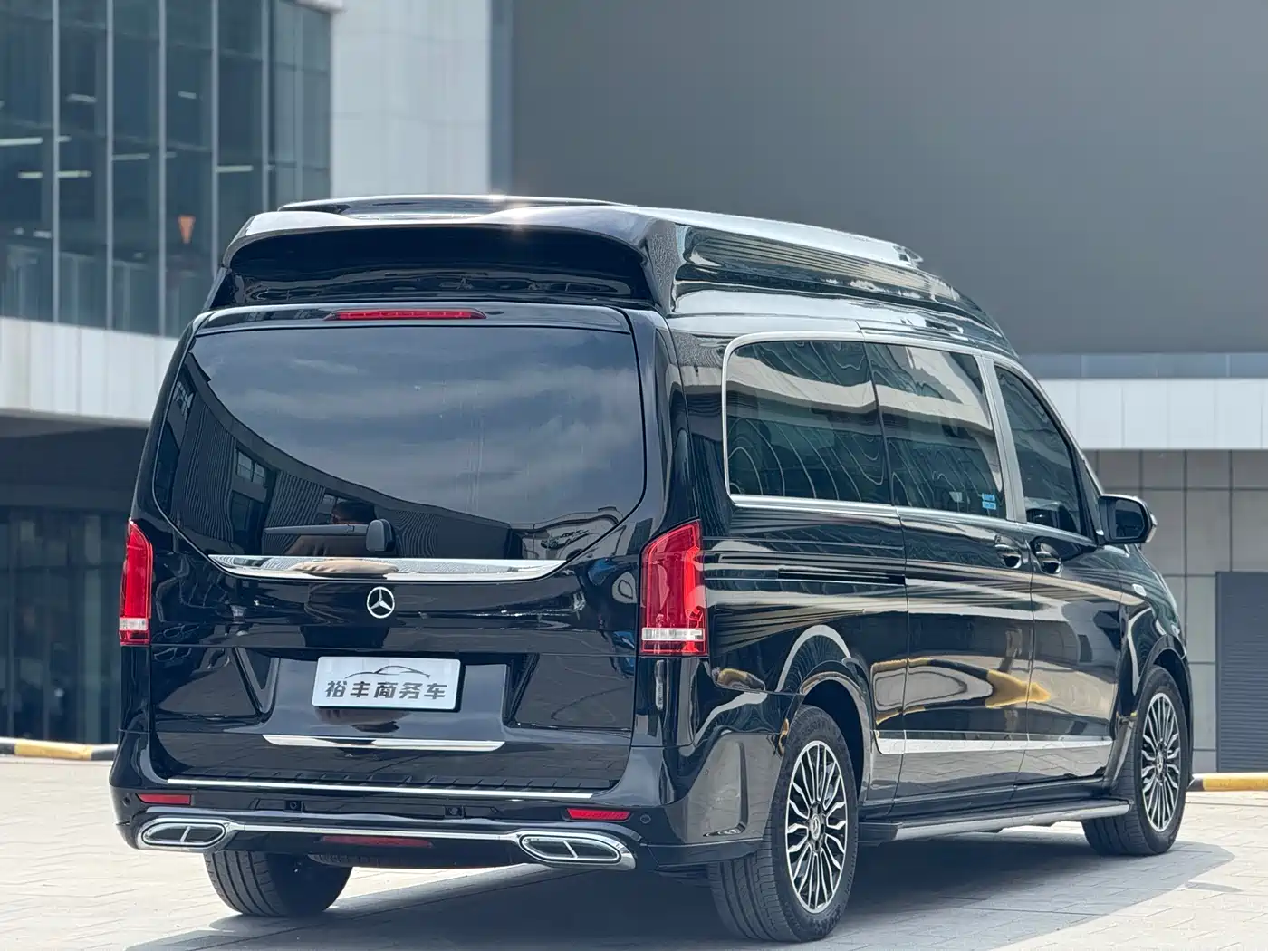 Mercedes-Benz V-Class 2022 V 260 L Long Wheelbase Luxury Edition фото 21