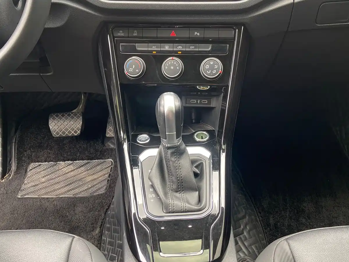 VOLKSWAGEN T ROC EXPLORING SONGS