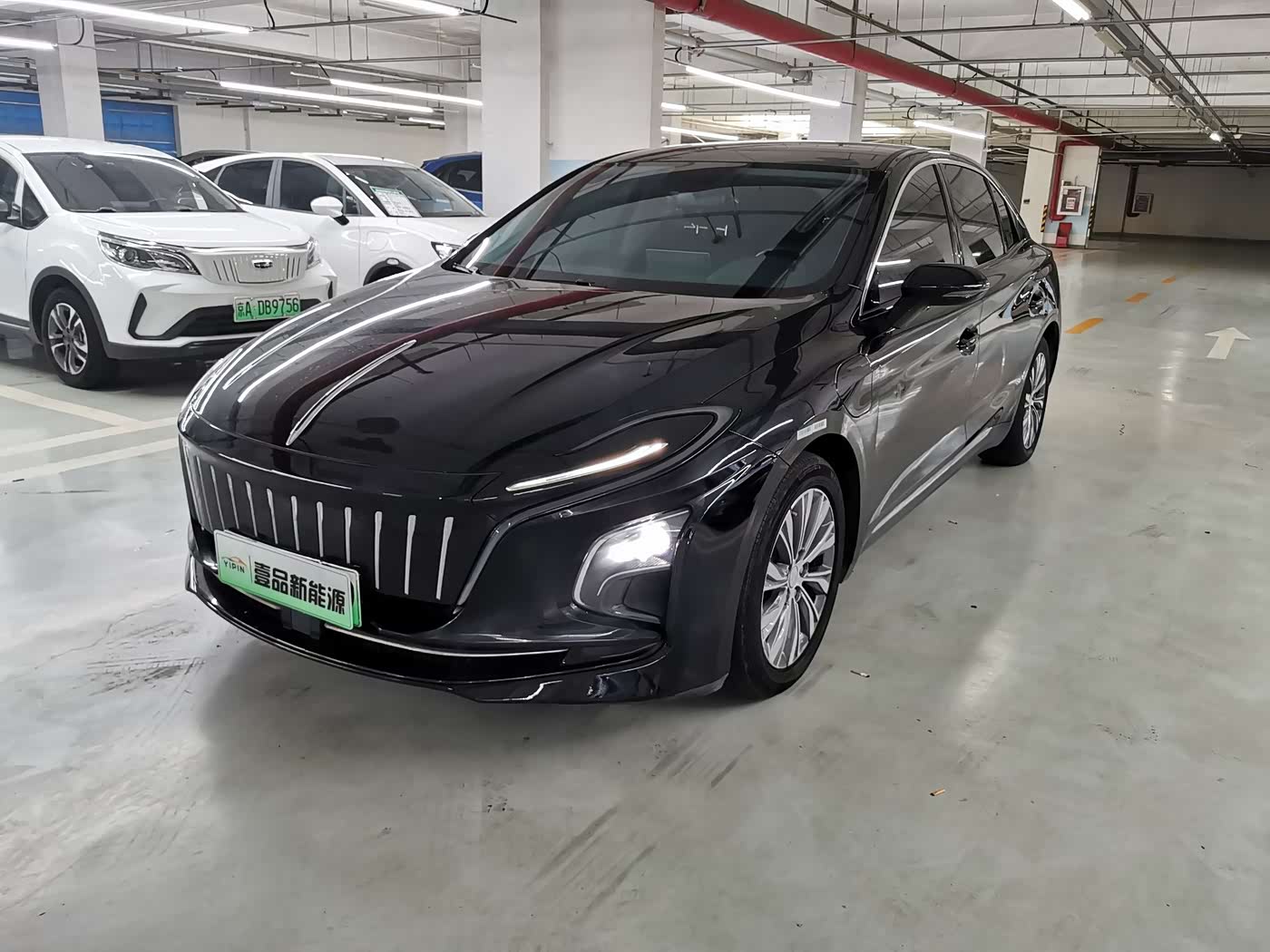 Hongqi E-QM5