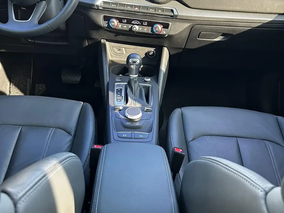 Audi Q2L 2023 2022 35 TFSI Fashion Dynamic