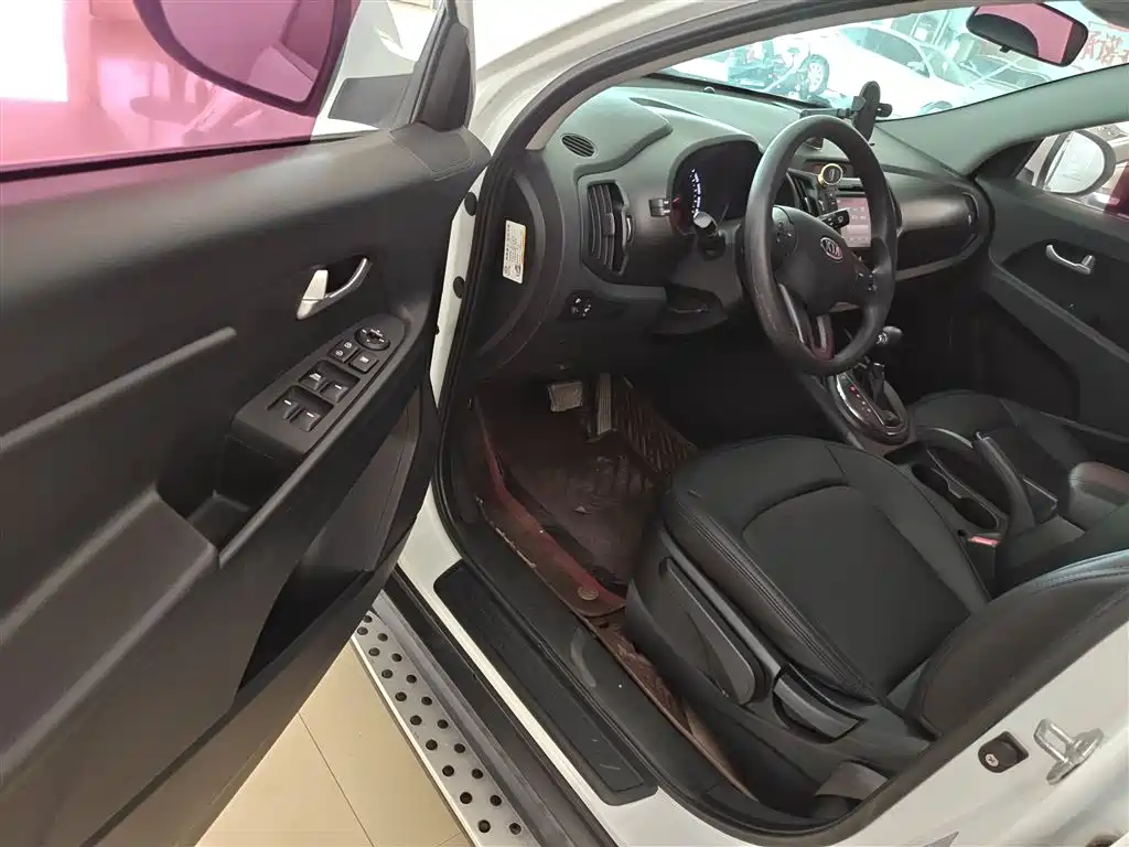 Kia Sportage 2014 2.0L Automatic 2WD GL Edition фото 16