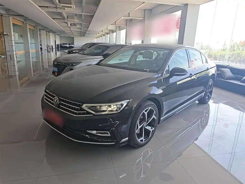 Volkswagen Magotan 2023 Model 2 Million Commemorative Edition 330TSI DSG Luxury фото 2