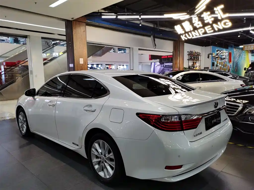 Lexus ES 2014 300h Elite Edition фото 3