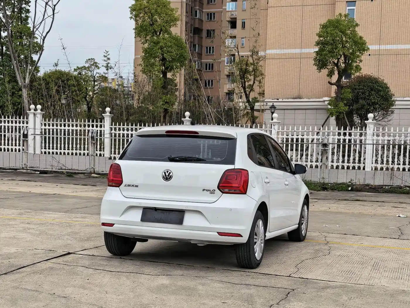 Volkswagen Polo 2016 1.6L Automatic Luxury фото 6