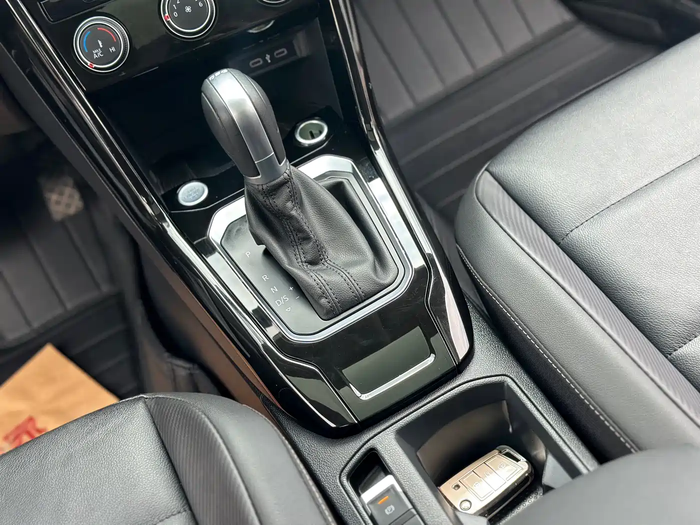 Volkswagen T-ROC 2022 280TSI DSG 2WD Comfort PLUS фото 12
