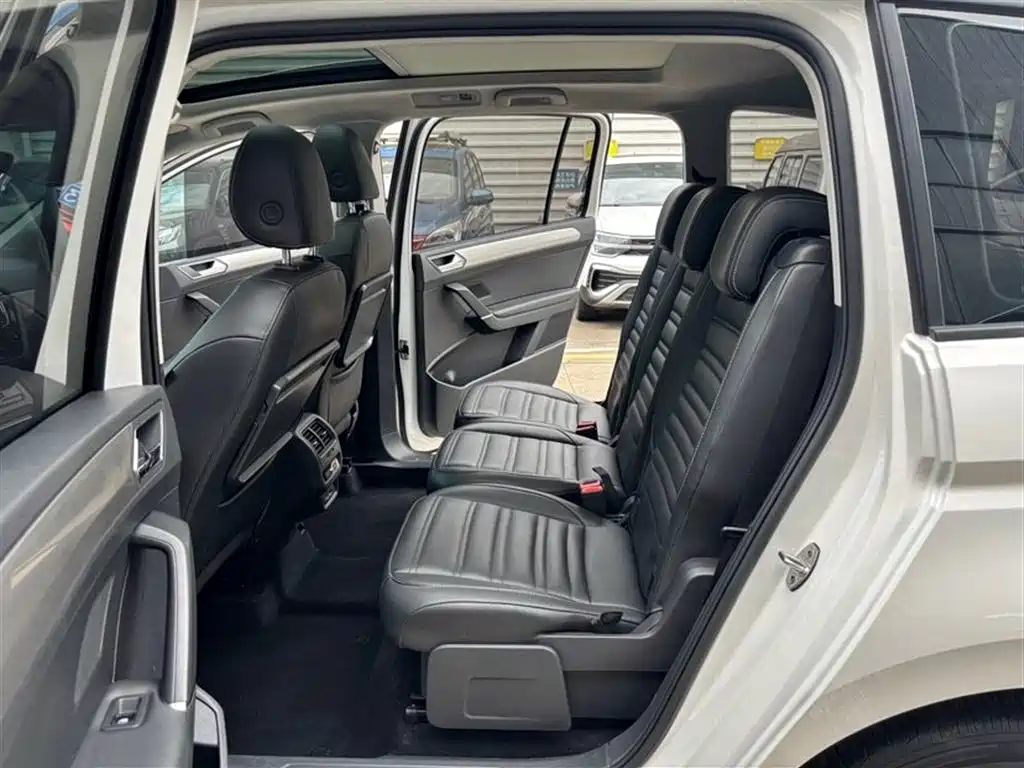 Volkswagen Touran 2021 Touran L 280TSI DSG Comfort Edition 7-seater фото 8