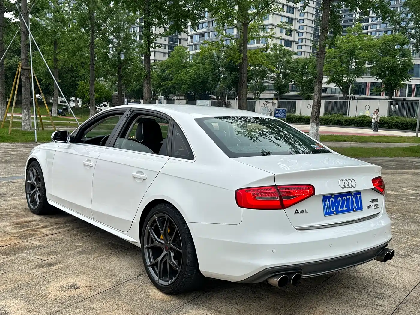 Audi A4L 2013 40 TFSI quattro Personality Sport фото 7