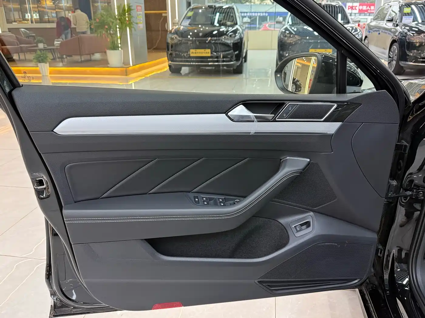 Volkswagen Magotan 2025 Popular Edition 280TSI DSG Comfort фото 15