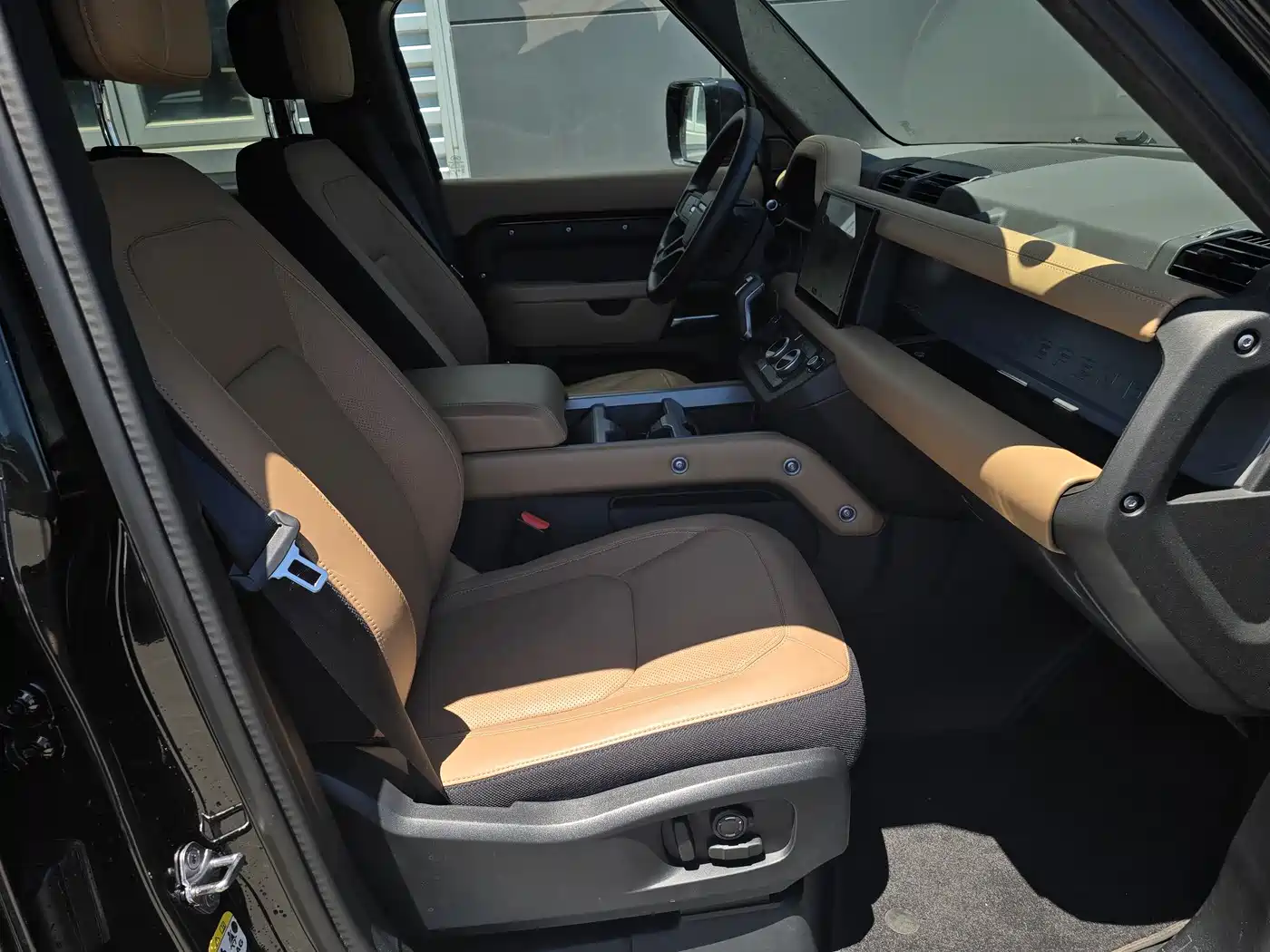 Land Rover Defender 2025 110 3.0T P400 -Dynamic HSE фото 13