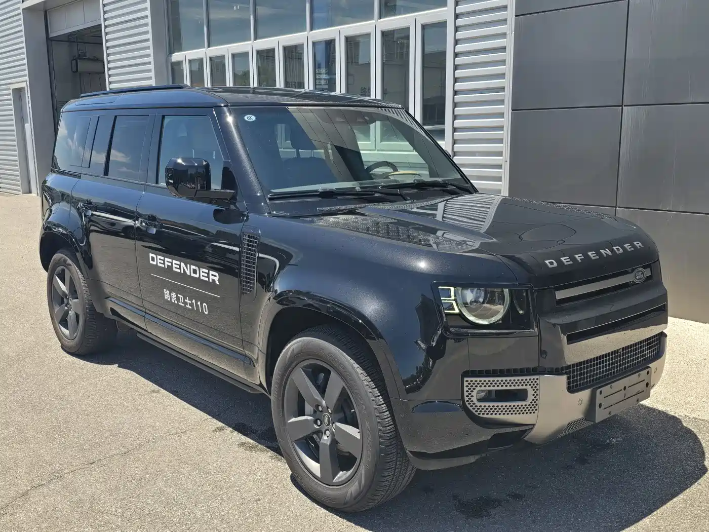 Land Rover Defender 2025 110 3.0T P400 -Dynamic HSE фото 2