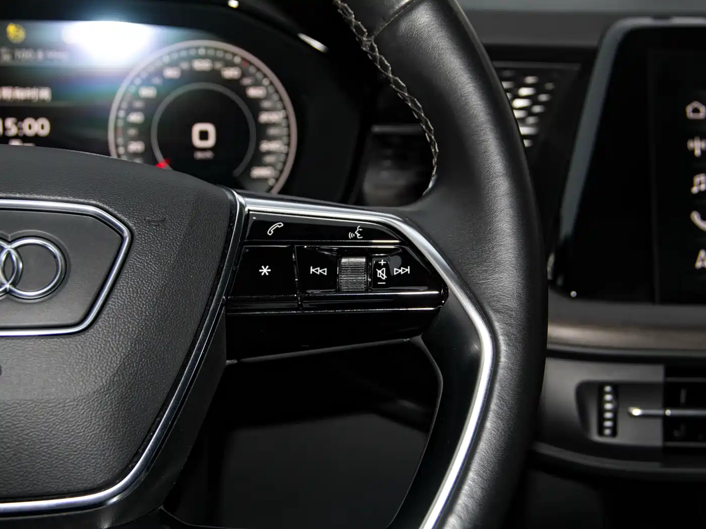 Audi Q6 2024 40 TFSI quattro Cloud View Yulin Package 7-seater фото 22