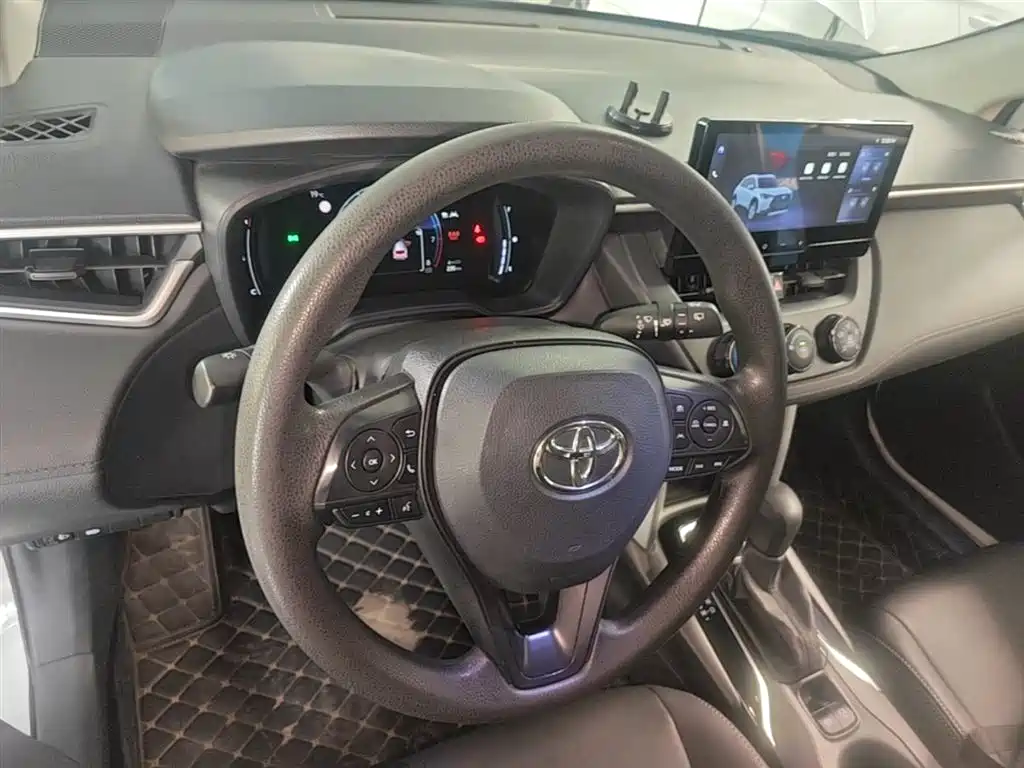 Toyota Corolla Cross 2023 2.0L Pioneer Edition фото 10