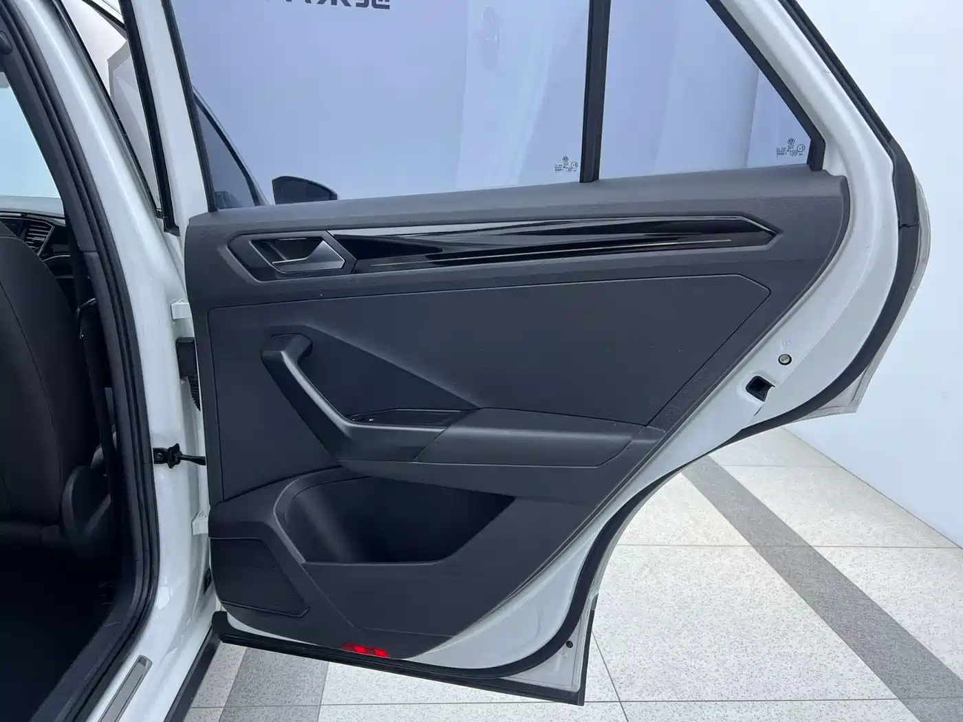Volkswagen T-ROC 2021 Facelift 280TSI DSG 4WD Luxury Smart Connect Edition фото 10