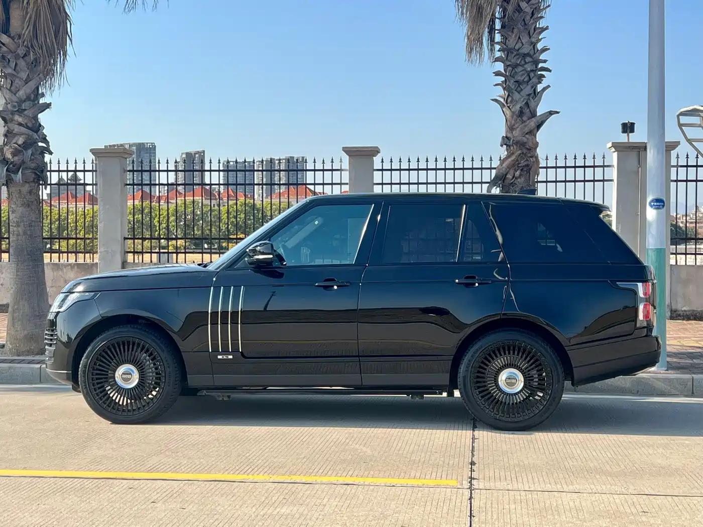 Land Rover Range Rover 2019 3.0 SC V6 Golden Age Edition фото 3