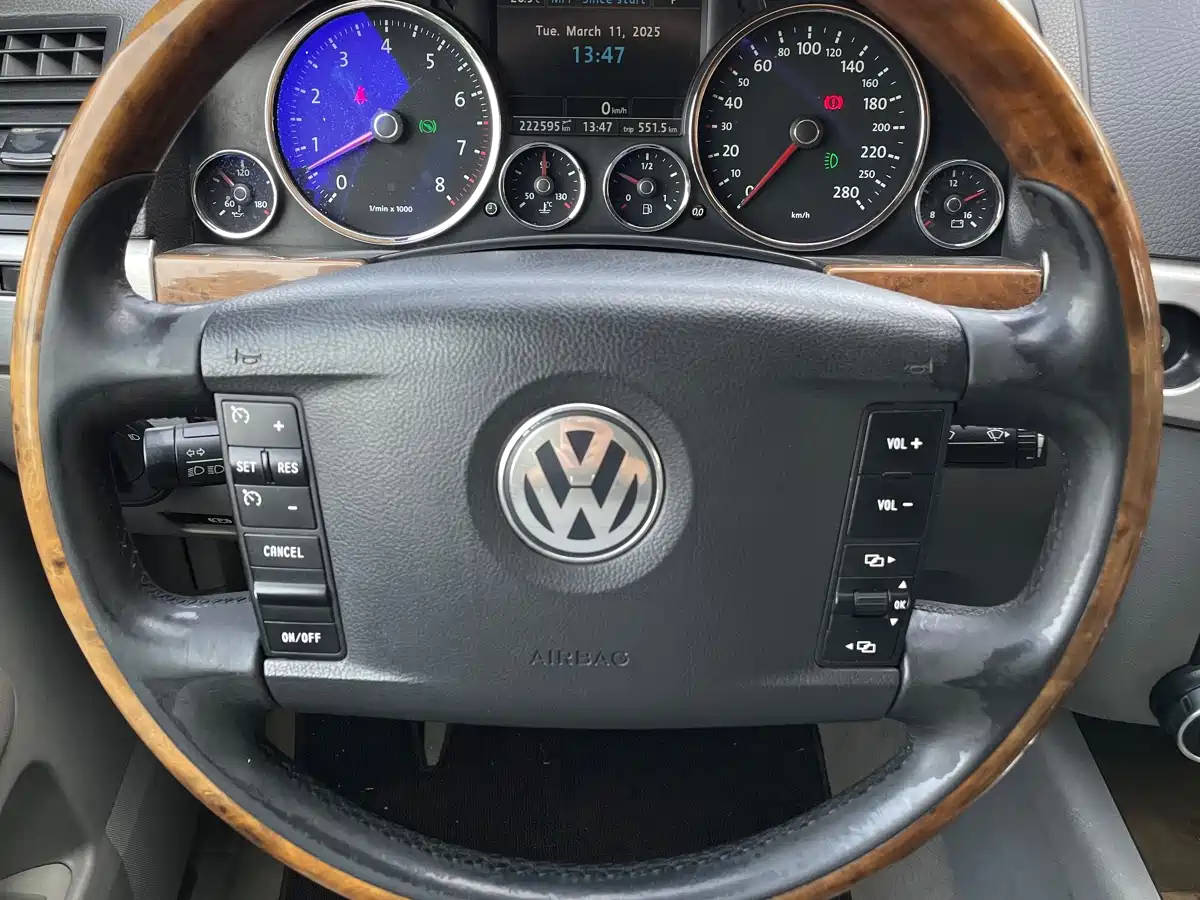 Volkswagen Touareg 2010 3.6 Limited Luxury Edition фото 14