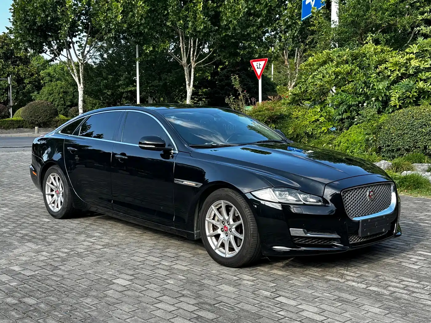 Jaguar XJ 2017 2016 XJL 2.0T 2WD Elegance Business Edition