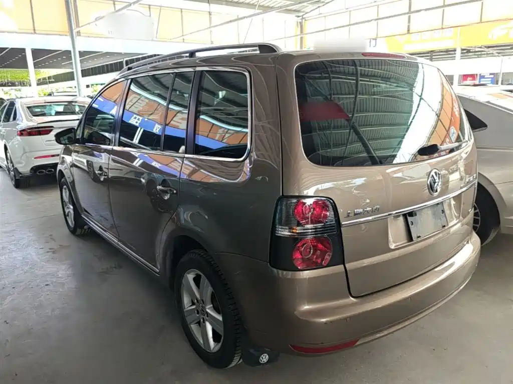 Volkswagen Touran 2015 1.4T DSG Comfort Edition 5-seater фото 5