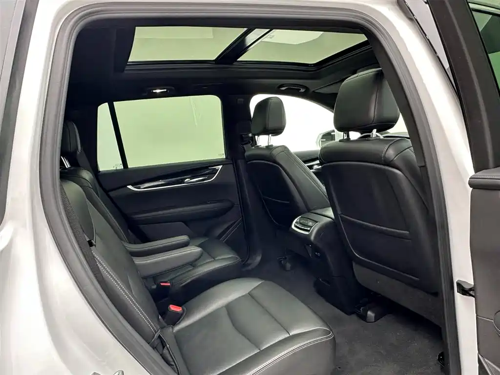 CADILLAC XT6