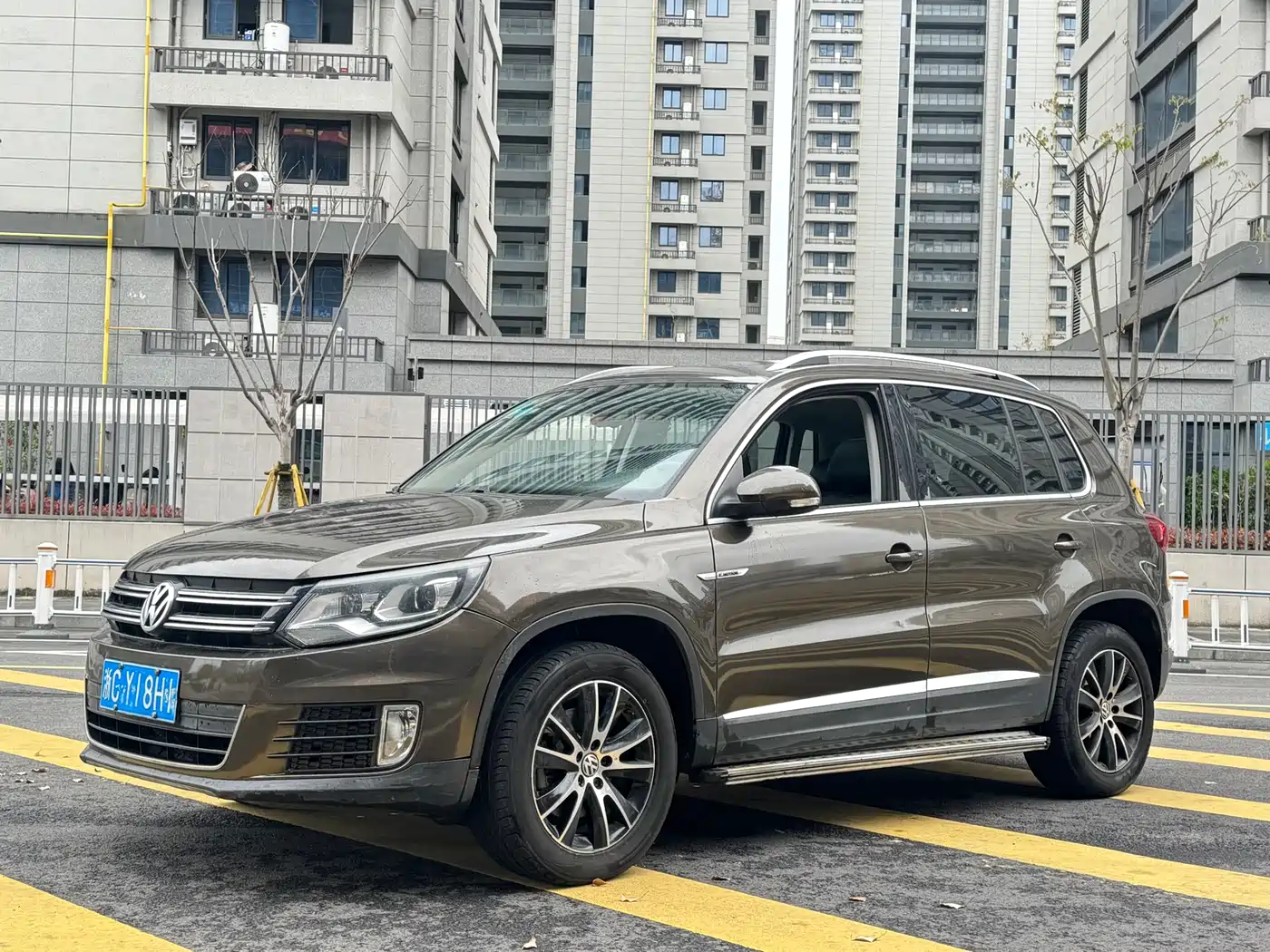 VOLKSWAGEN TIGUAN