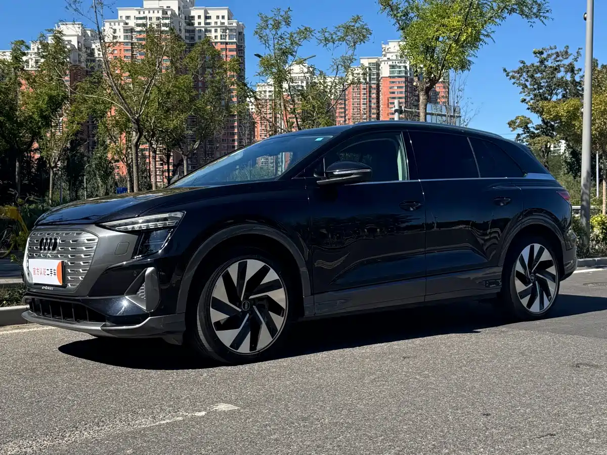 Фото 1 - Audi Q5 e-tron