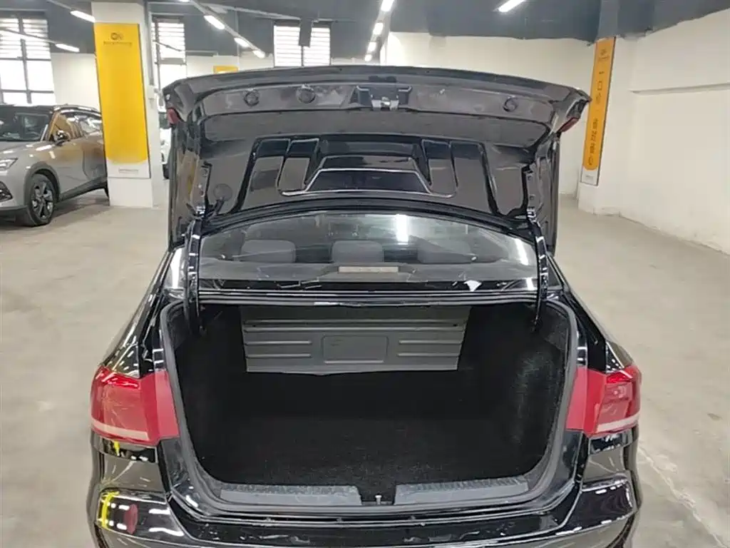 Volkswagen Santana 2015 1.6L Automatic Trend Edition фото 19