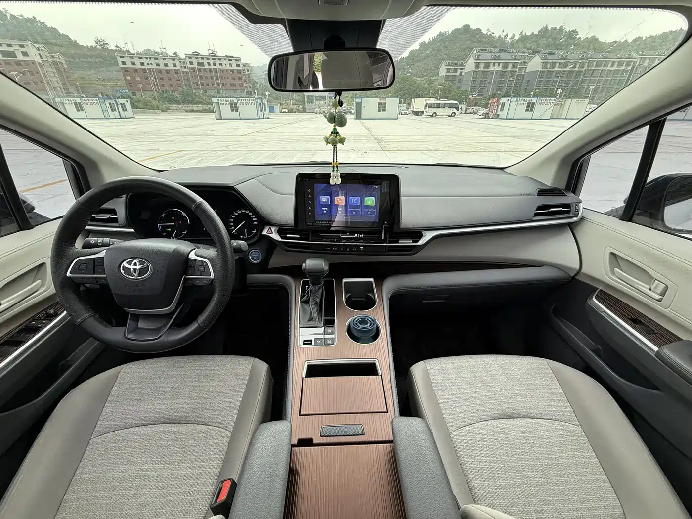 Toyota Sienna 2023 2.5L Hybrid Comfort Edition фото 4