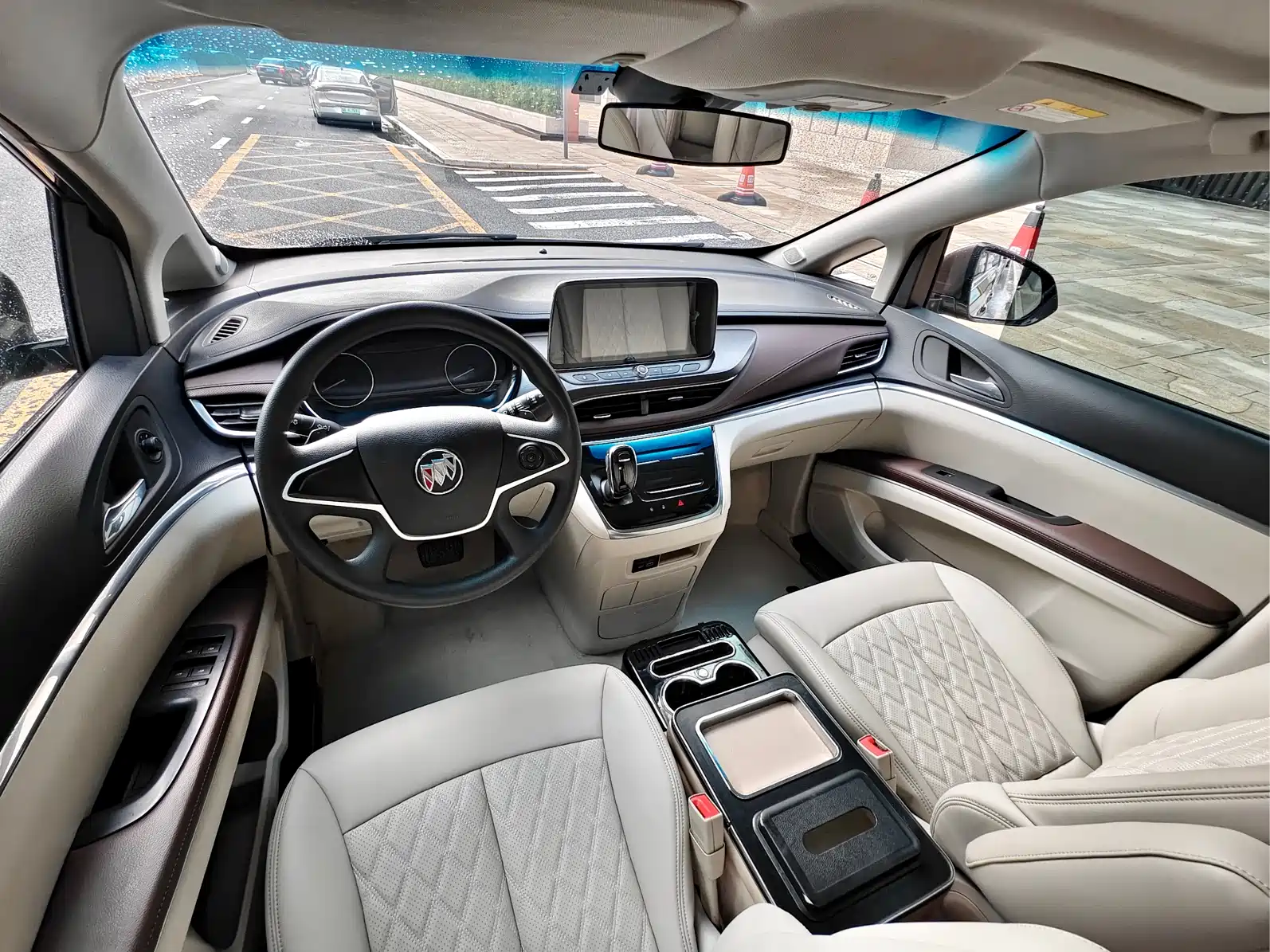 Photo 12 - Buick GL8