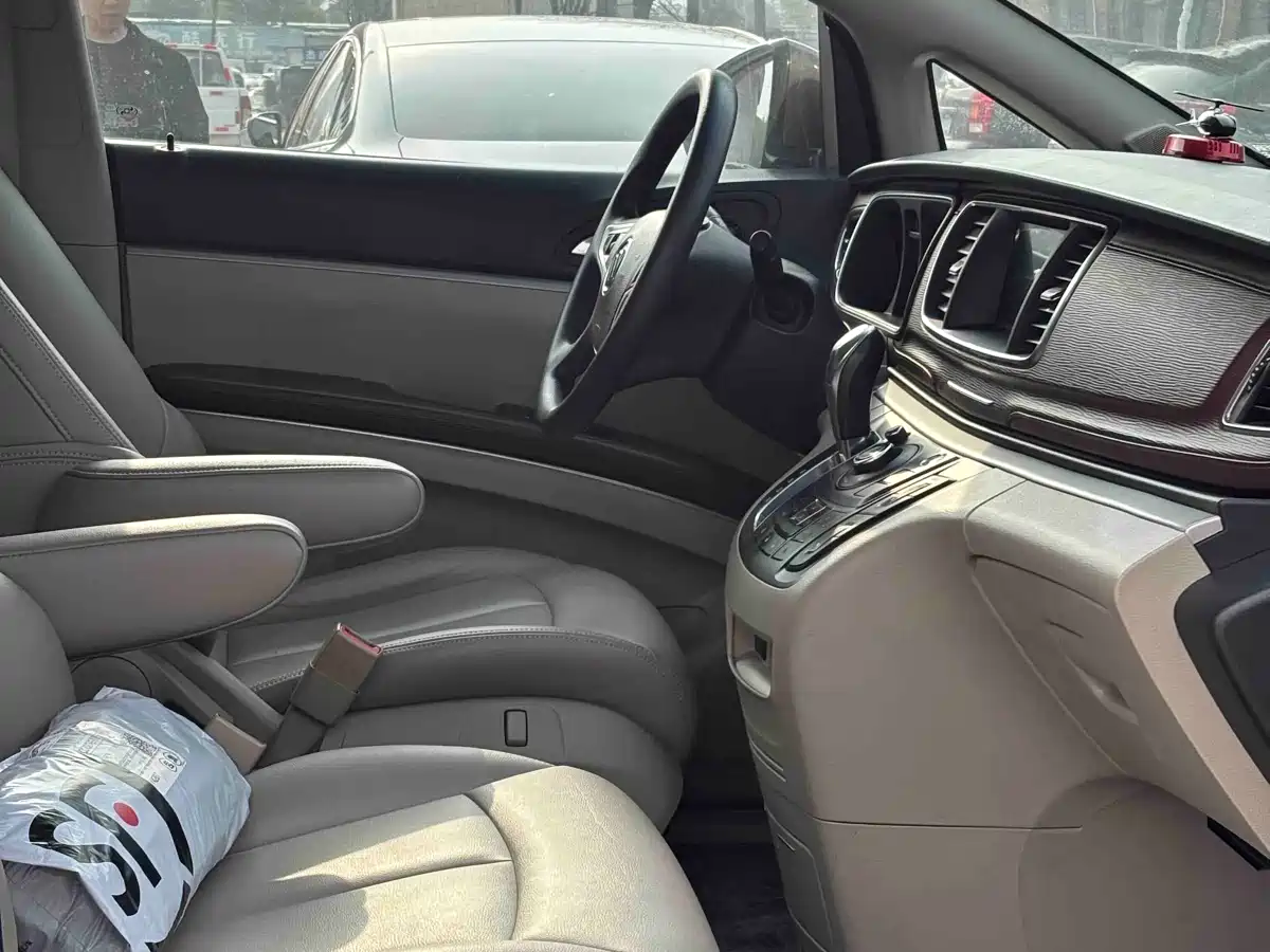 Buick GL8 2018 28T Comfort China VI фото 7