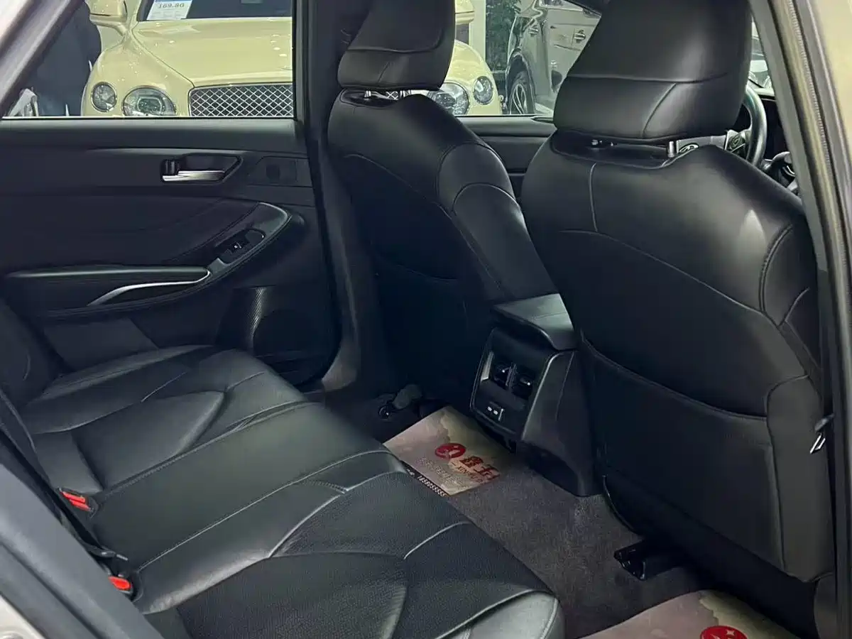 Toyota Avalon 2022 2.0L Luxury Edition фото 9