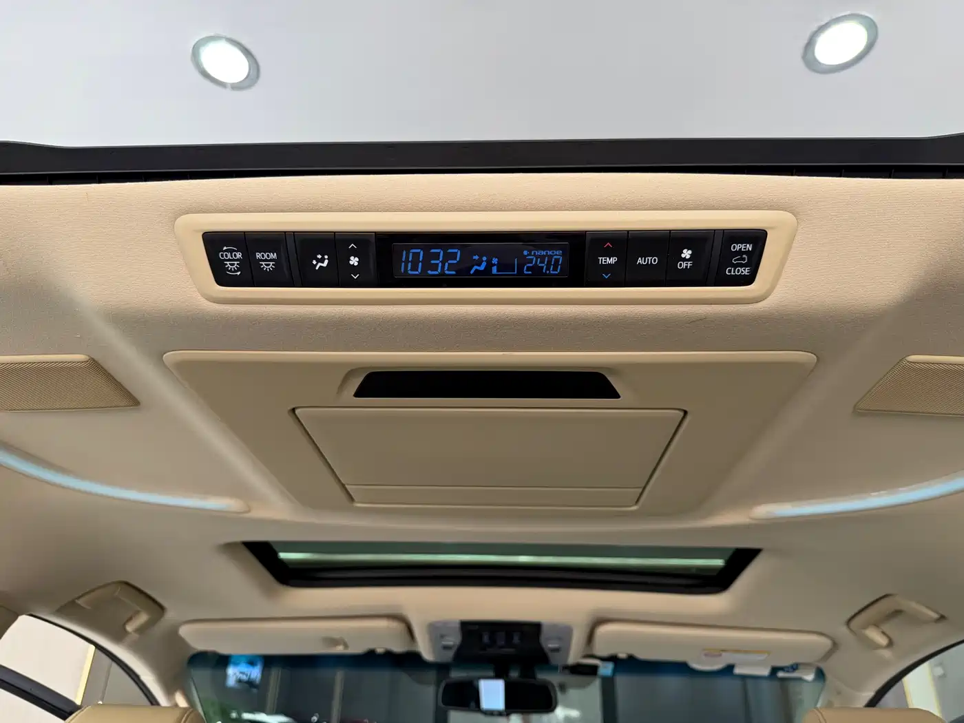 Toyota Alphard 2018 3.5L Luxury фото 10