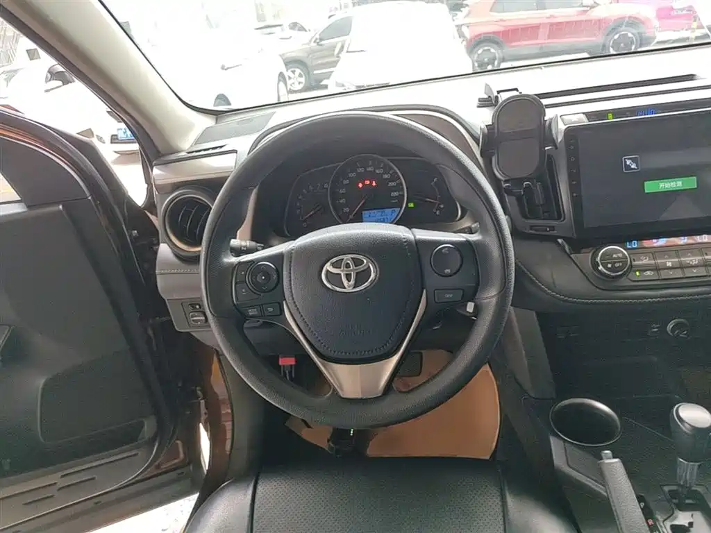 Toyota RAV4 Rongfang 2015 2.0L CVT 2WD Trend Edition фото 11