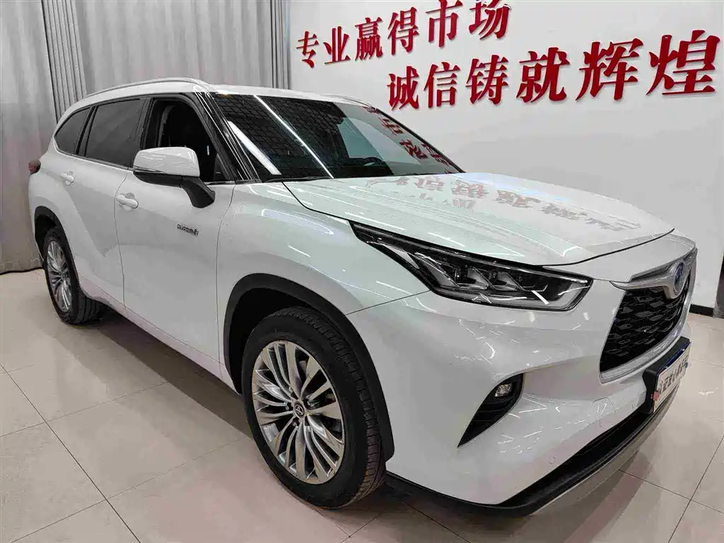 Toyota Highlander 2023 2.5L Smart Hybrid Dual Engine AWD Premium 7-Seater фото 3