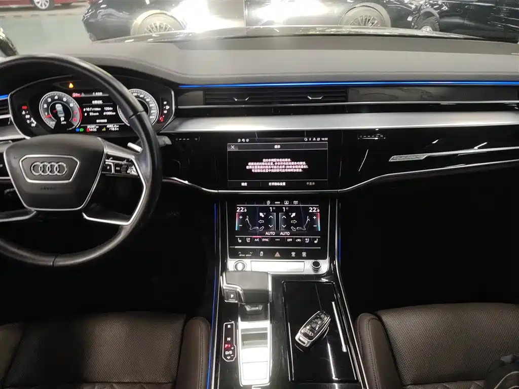 AUDI A8