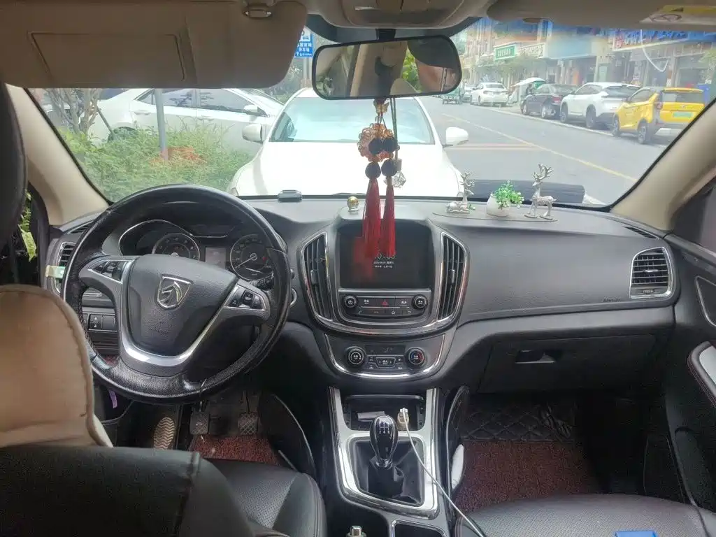 Baojun 560 2015 2015 1.8L Manual Luxury