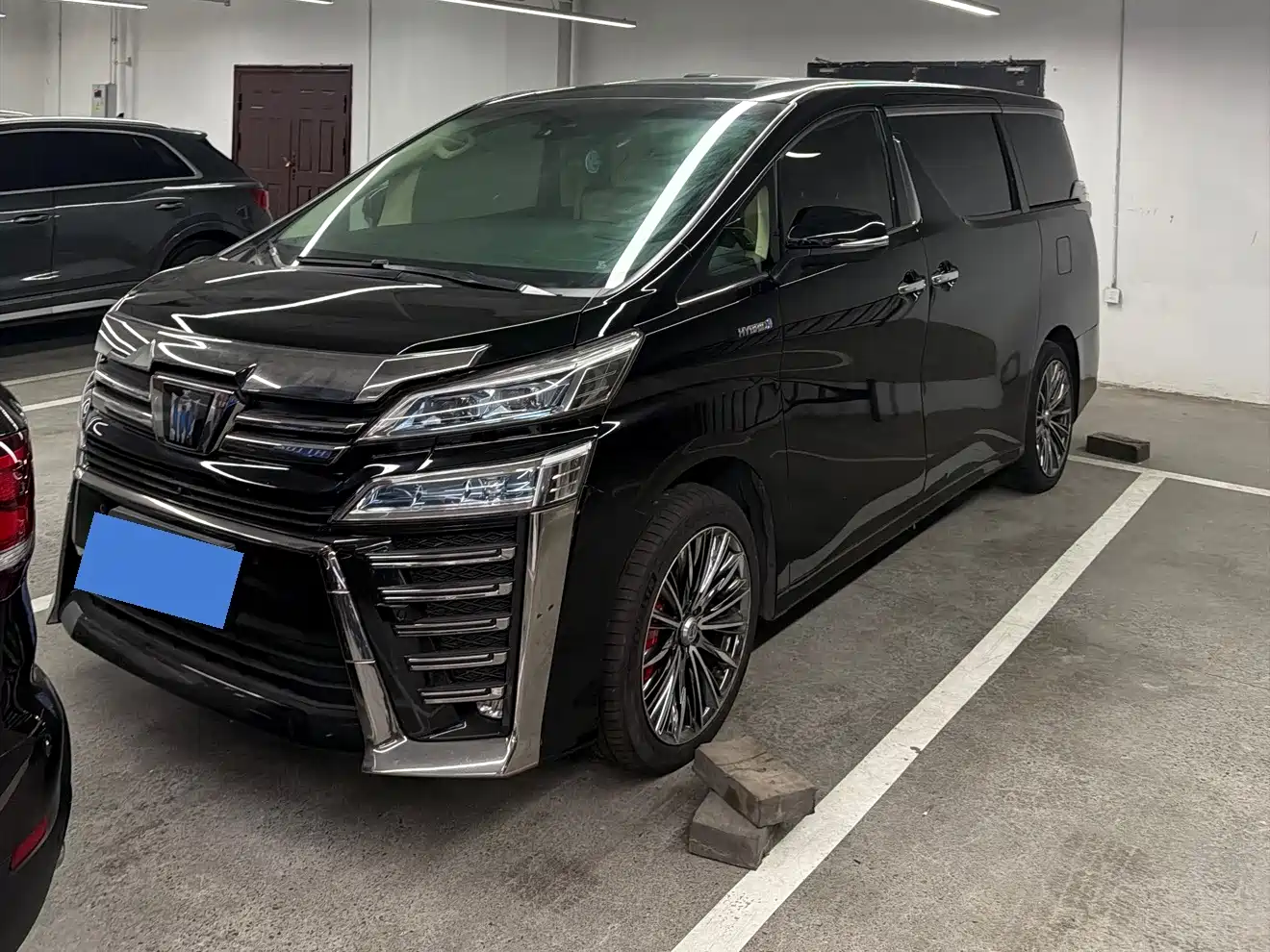 Фото 1 - Toyota Vellfire