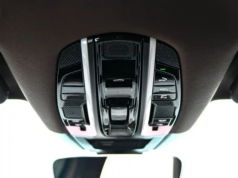 Porsche Cayenne New Energy 2023 Cayenne E-Hybrid 2.0T Platinum Edition фото 33