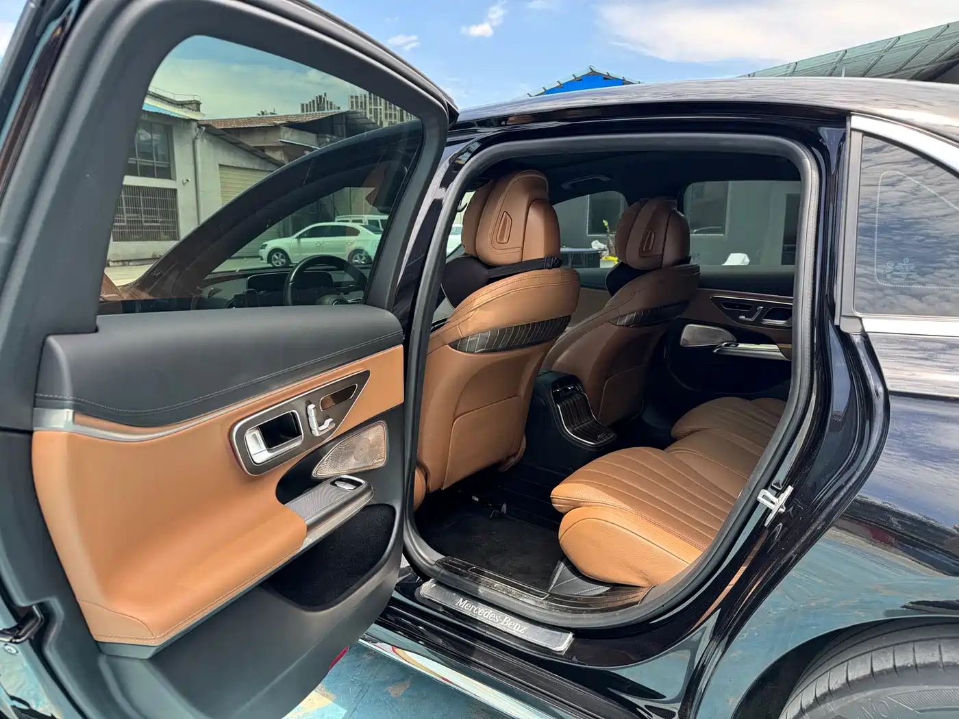 Mercedes-Benz E-Class 2024 Model E 300 L Luxury фото 10