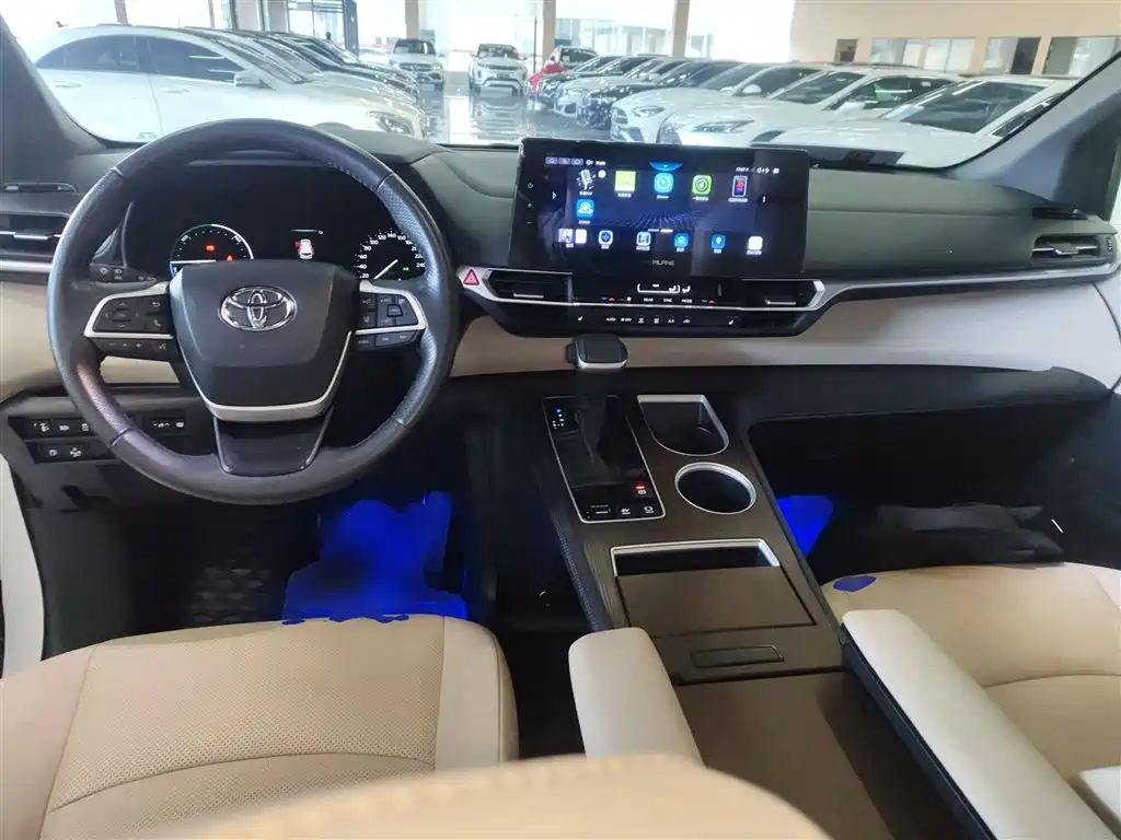 Toyota Sienna 2023 2.5L Hybrid Luxury Edition фото 10